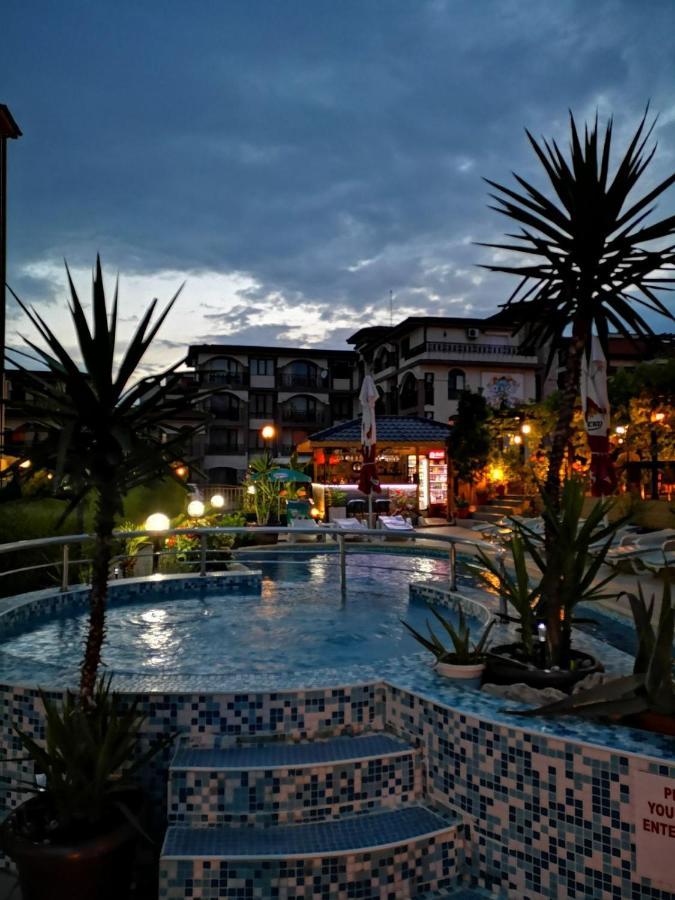 Family Hotel Rainbow Свети Влас Екстериор снимка