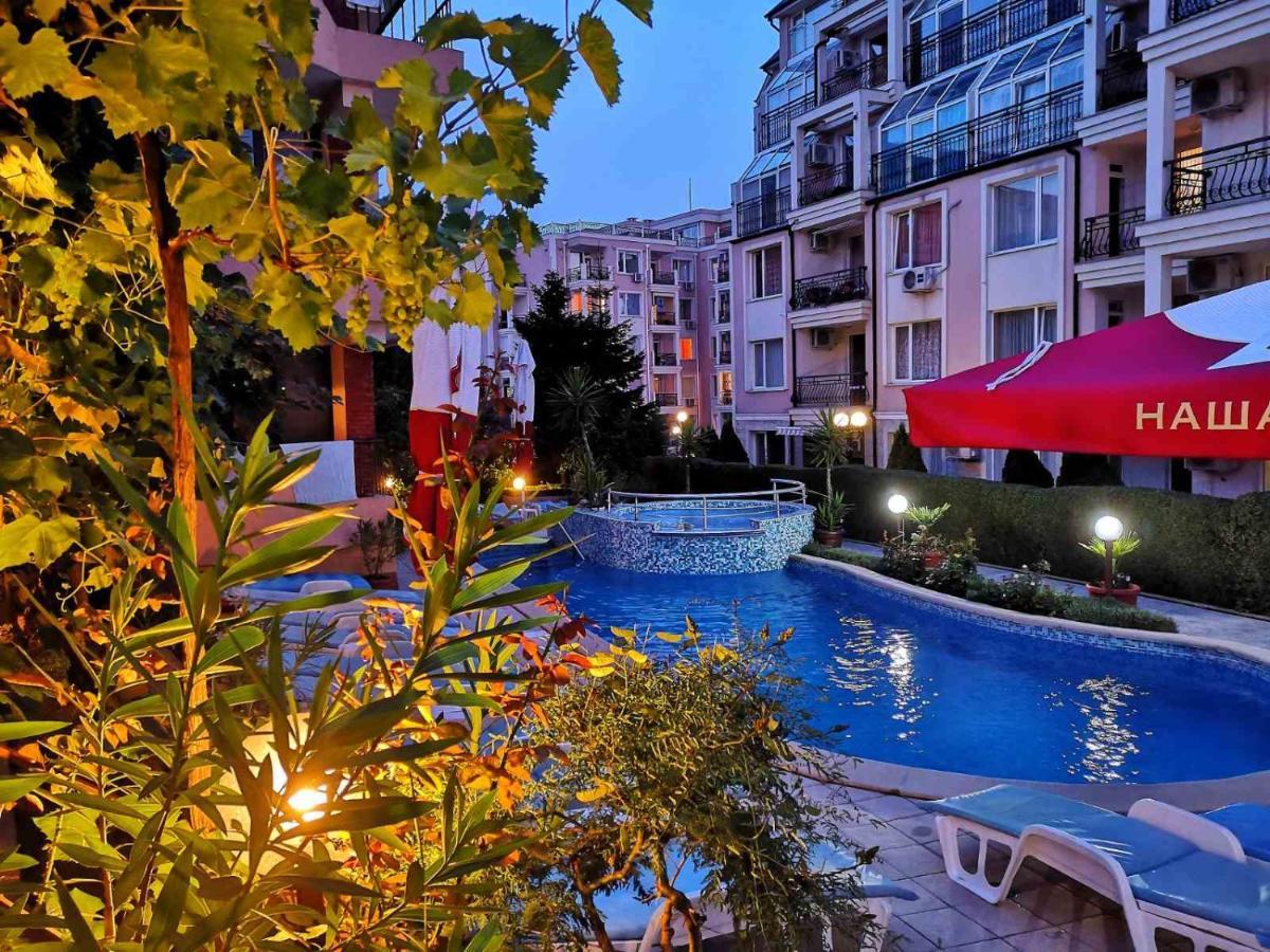 Family Hotel Rainbow Свети Влас Екстериор снимка