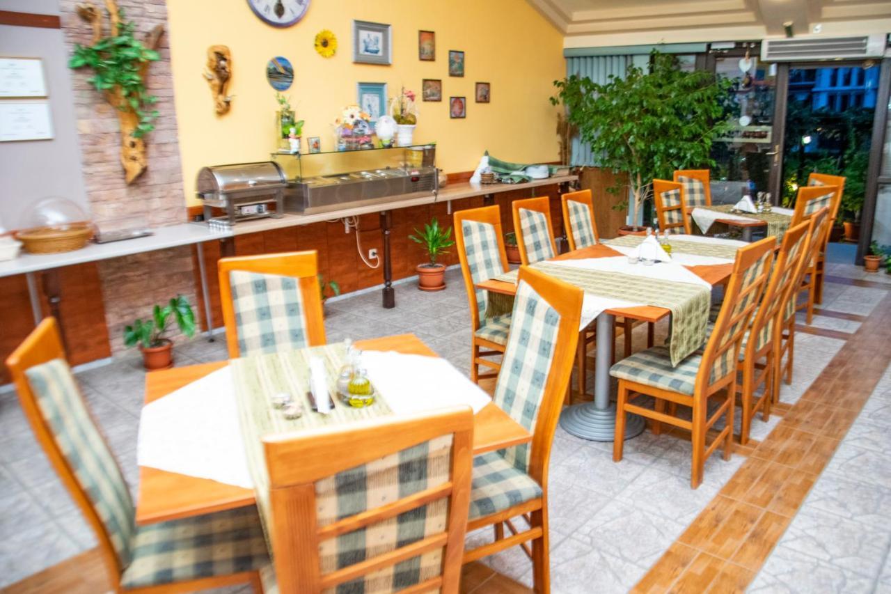 Family Hotel Rainbow Свети Влас Екстериор снимка
