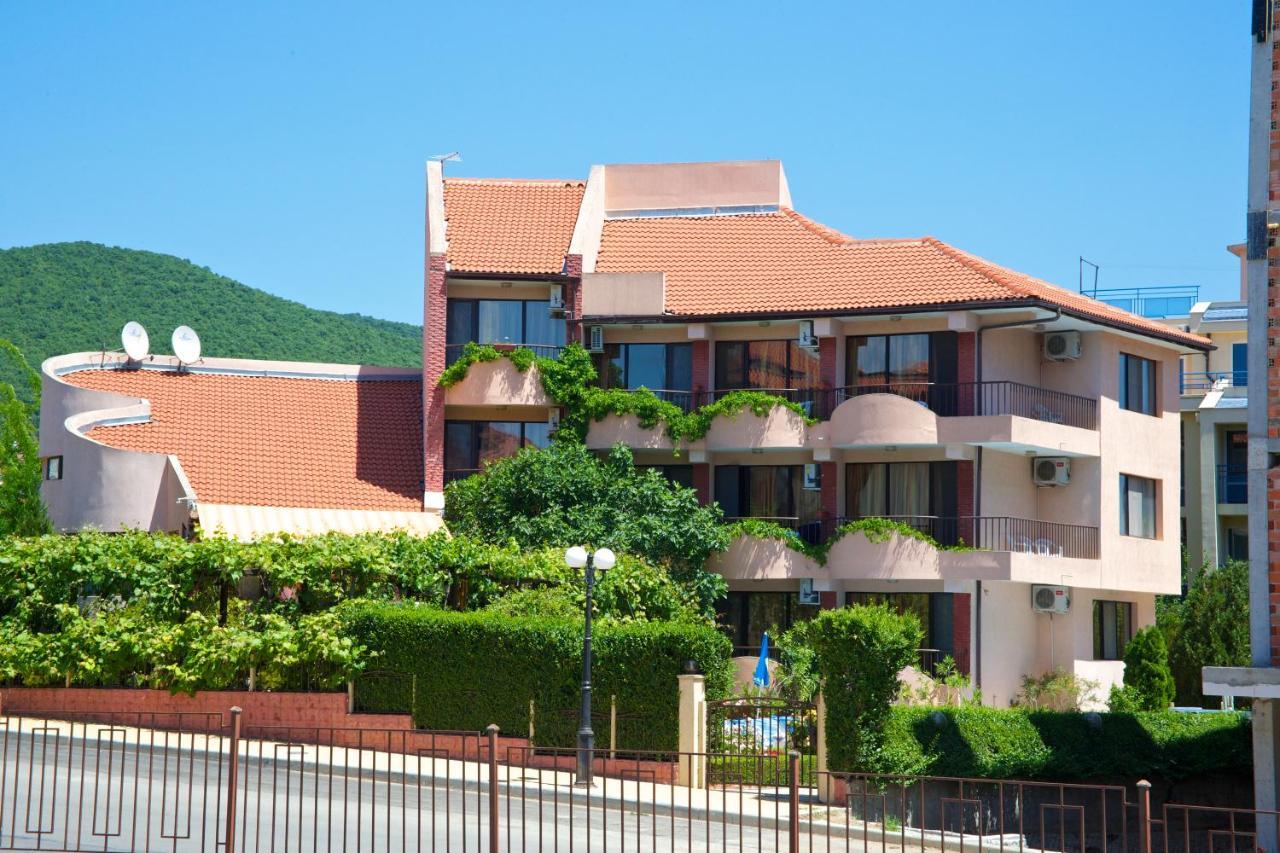Family Hotel Rainbow Свети Влас Екстериор снимка
