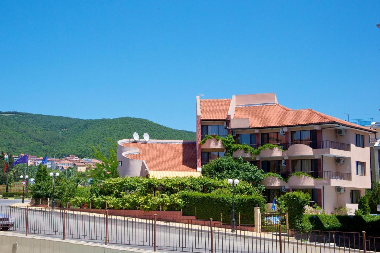 Family Hotel Rainbow Свети Влас Екстериор снимка