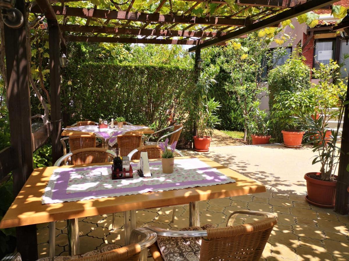 Family Hotel Rainbow Свети Влас Екстериор снимка