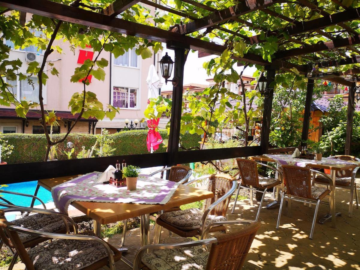 Family Hotel Rainbow Свети Влас Екстериор снимка