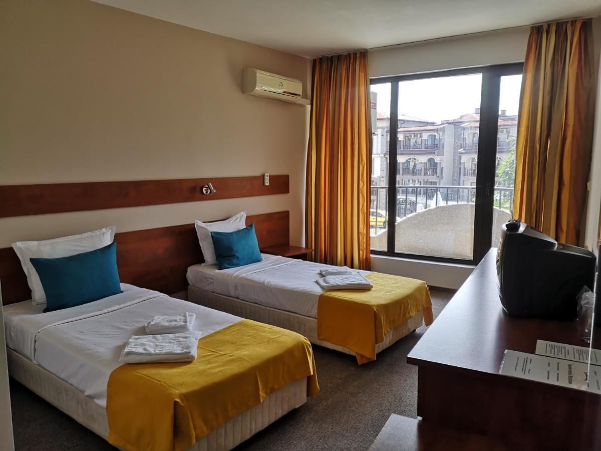 Family Hotel Rainbow Свети Влас Екстериор снимка