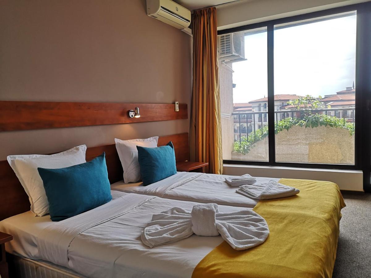 Family Hotel Rainbow Свети Влас Екстериор снимка