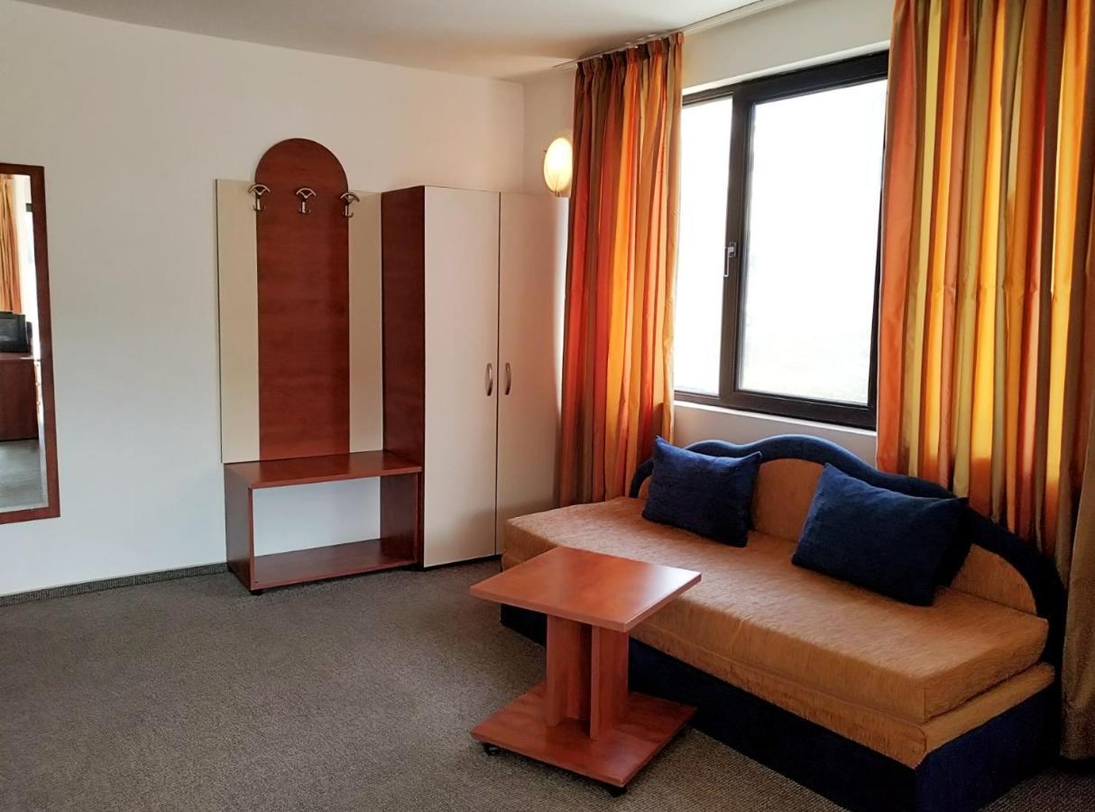 Family Hotel Rainbow Свети Влас Екстериор снимка